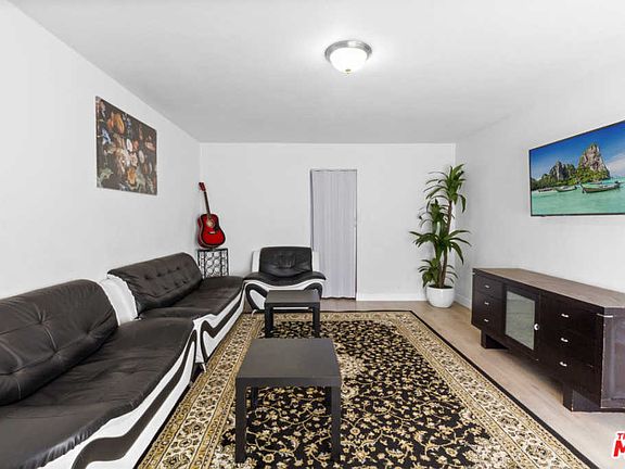 5th image of 114 N Eucalyptus Ave APT 2