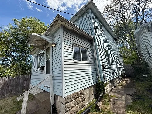 504 Belden Ave NE Photo 1