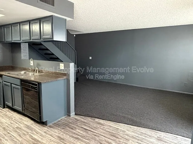 2689 W Ocotillo Rd — Photo 8