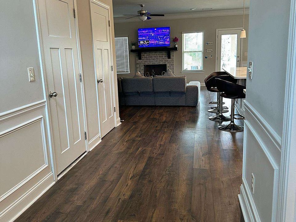 2nd image of 4428 Vernon St NW #9