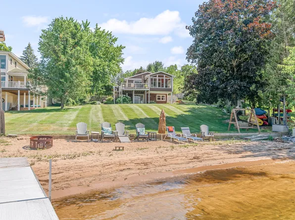 2503 N Mundy Ave, White Cloud, MI 49349