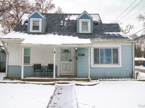 26095 Hanover St, Dearborn Heights, MI 48125