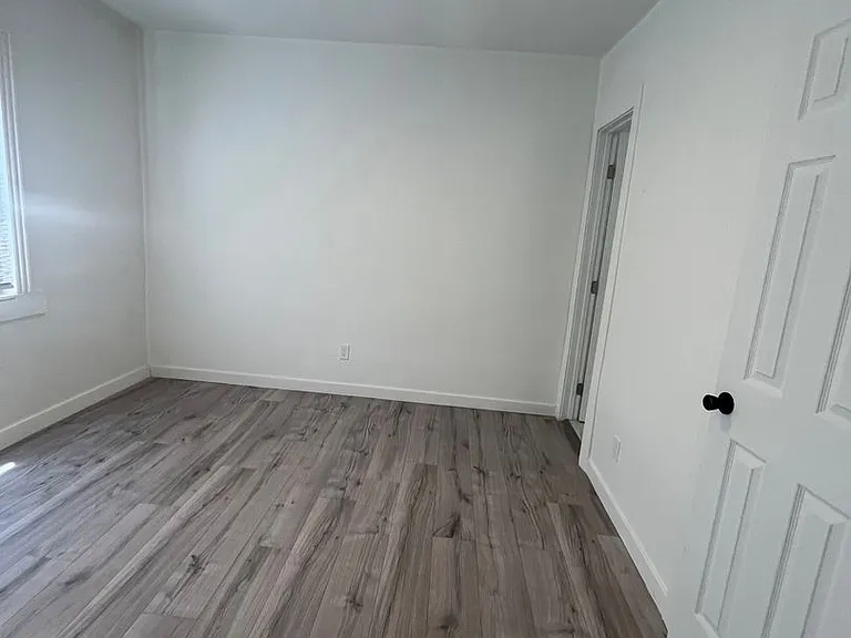 4332-4336 Lockwood Ave — Photo 11