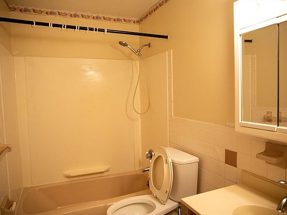 5th image of 380 Great Rd APT B302