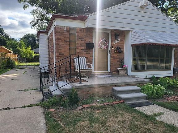 4th image of 21350 Kipling St