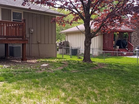 2nd image of 405 SE Sherri Ln