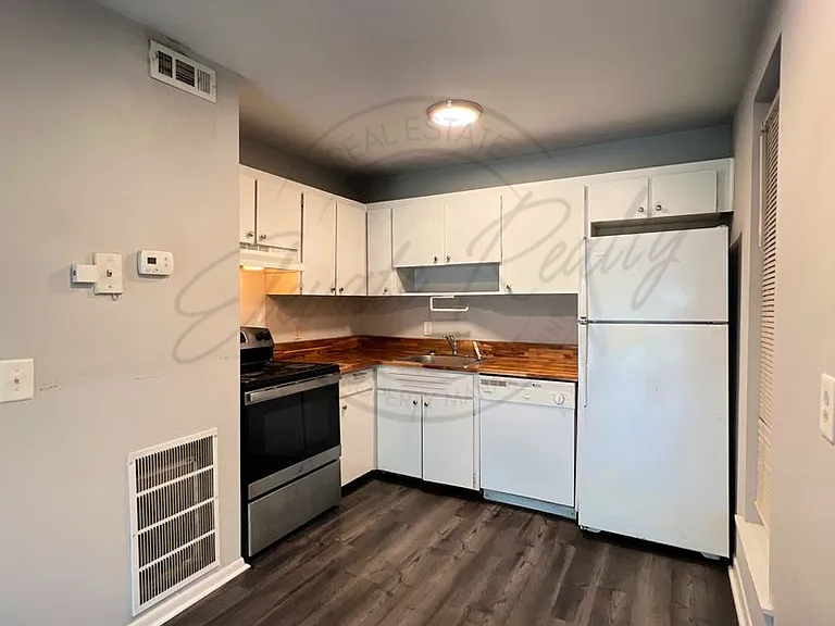 555 N Dupont Ave #A6 — Photo 2
