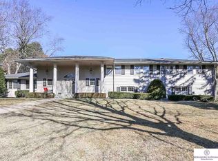 9454 Jones Cir, Omaha, NE 68114