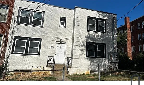 408 Chaplin St SE #3