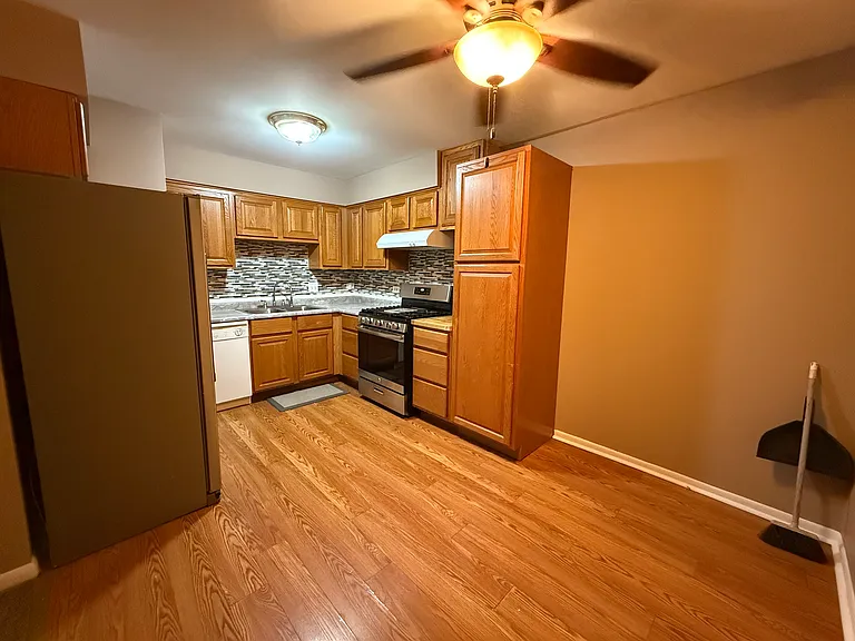 215 Country Club Dr #3D — Photo 5