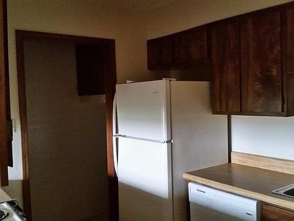 3rd image of 907 NE Rogers Ln APT 2
