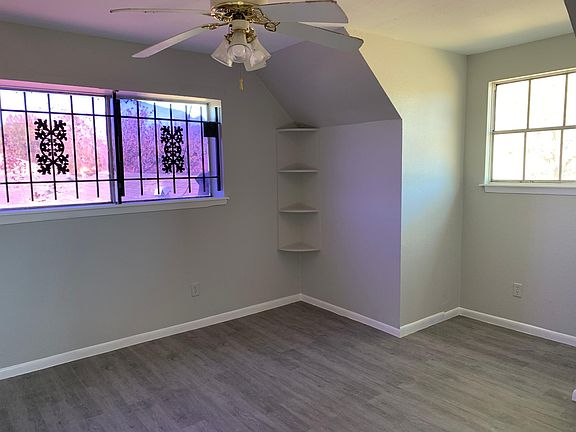 3rd bedroom -upstairs