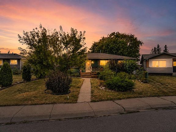 2nd image of 5404 E Valentine Cres SE