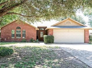 101 Barry Hand Ln, Waco, TX 76705