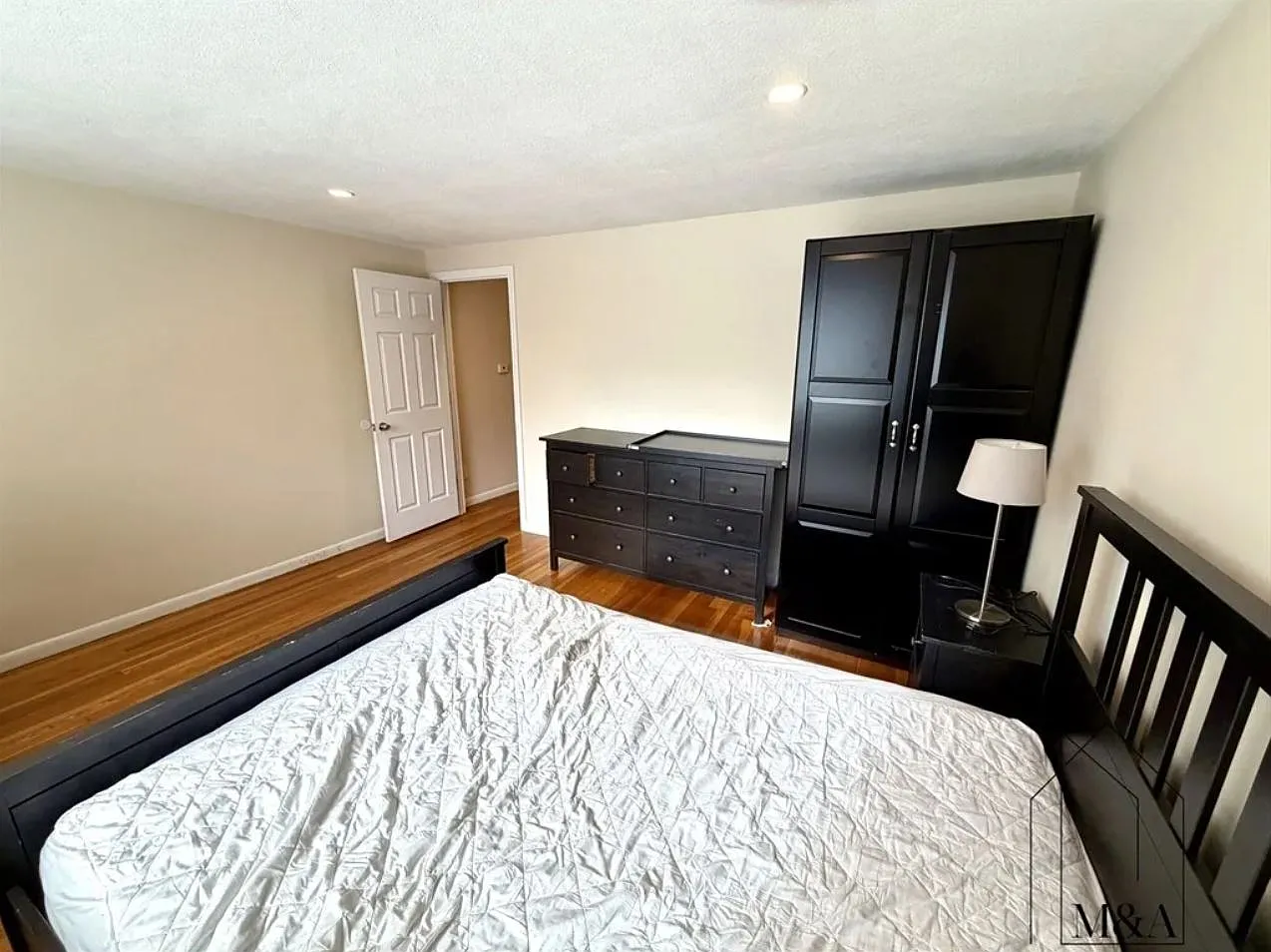 2 bed, 800 sqft, $3,200 — Photo 3