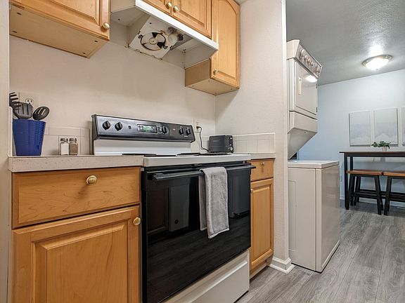 5th image of 1110 Highland Dr