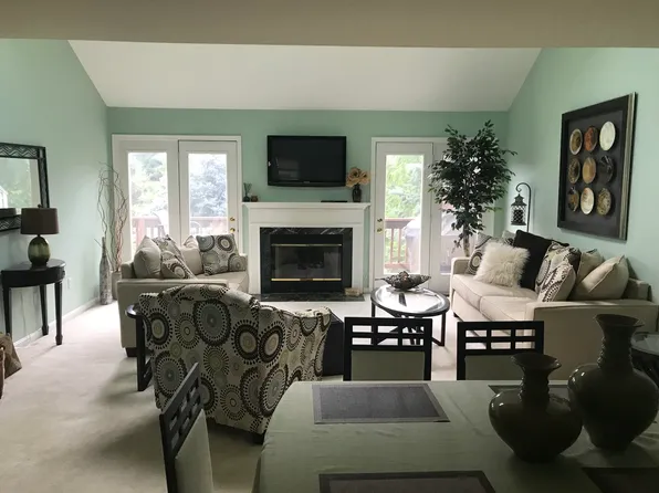 1046 Country Hill Dr, Harrisburg, PA 17111