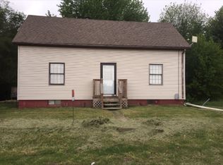 32403 Pleasant Hill Rd, Girard, IL 62640