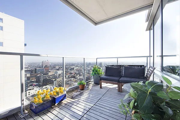 Rented by Compass | media 22