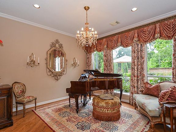 5th image of 8 Palm Meadows Ct