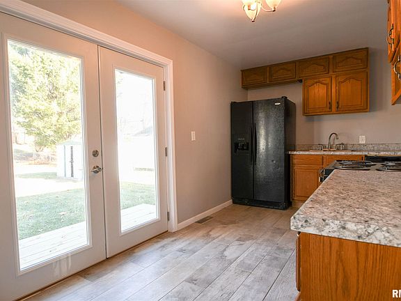 3rd image of 2127 W Cindy Ln