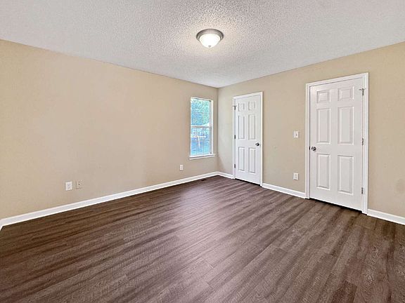5th image of 4012 Sutton Rd