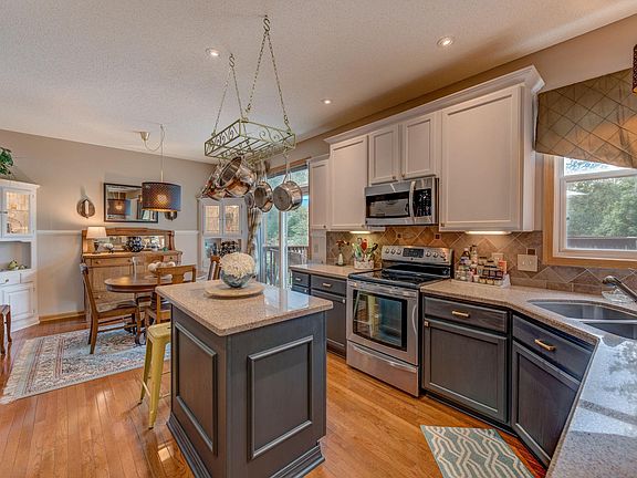 3rd image of 3364 N View Ln
