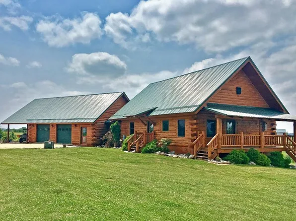 2142 Cota Dr, Harpers Ferry, IA 52146