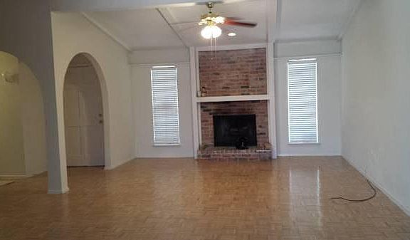 3rd image of 426 Bedford Dr