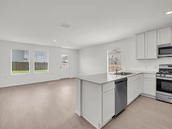 3rd image of 2528 Willkomen Way