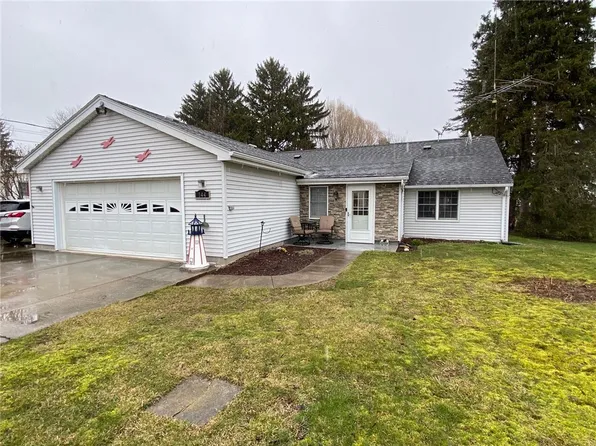 144 Gulf St, Medina, NY 14103
