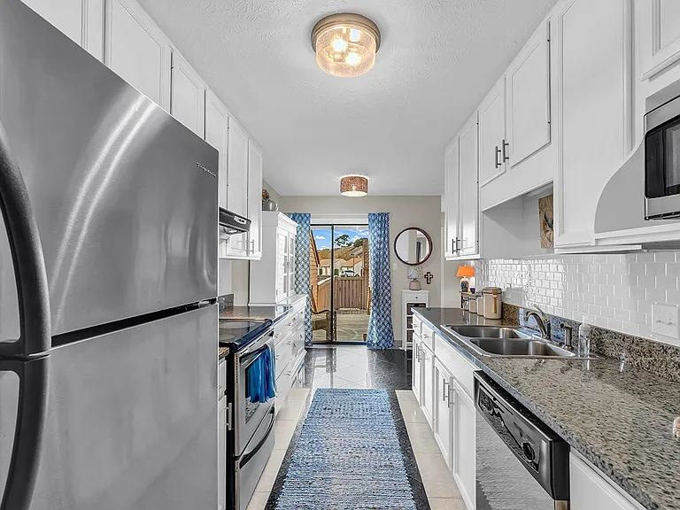 4000 Fairway Lakes Dr — Photo 10