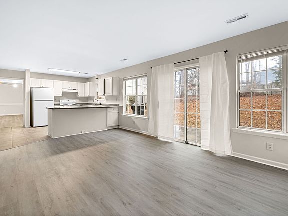 3rd image of 531 Clayton Rd