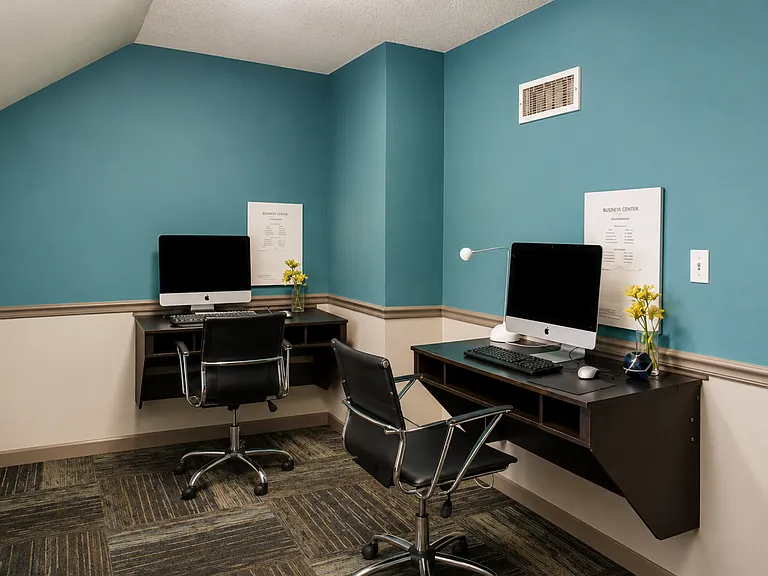 Lenexa Crossing Apartments — Photo 18