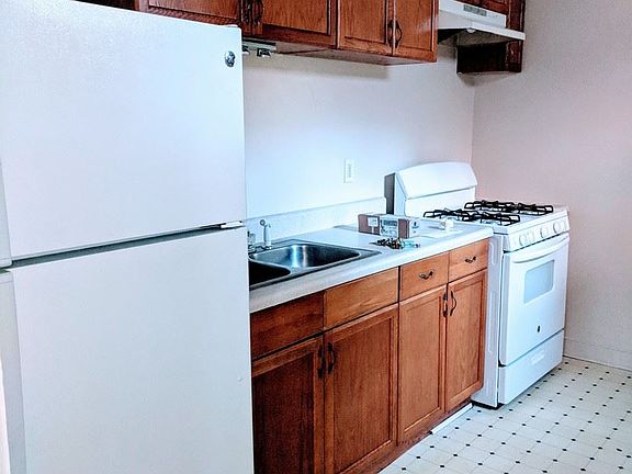 5th image of 317 Goshen St