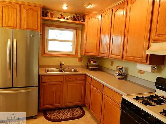 2nd image of 320 Grape St
