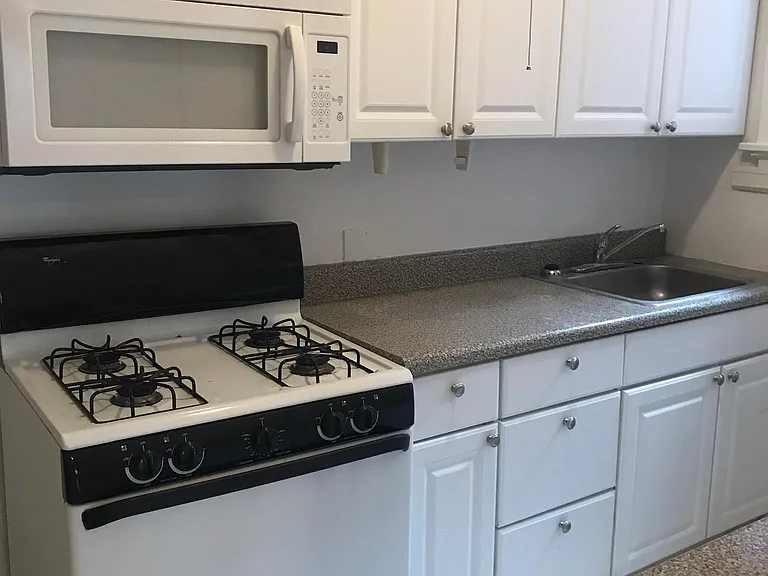 1214 W Franklin St #9 — Photo 6