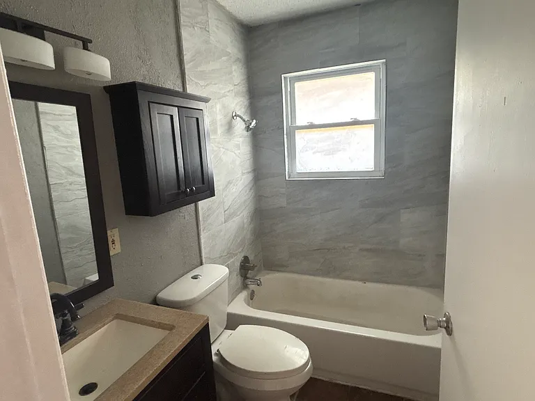 107 Oak St — Photo 7