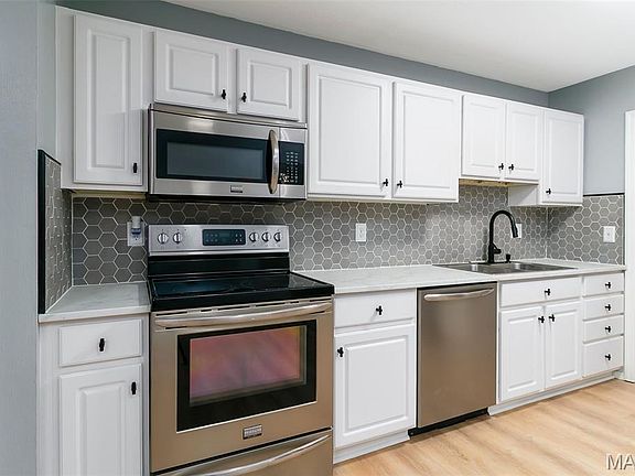 3rd image of 11944 Roseview Ln