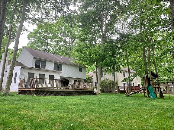 3rd image of 121 Red Oak Dr