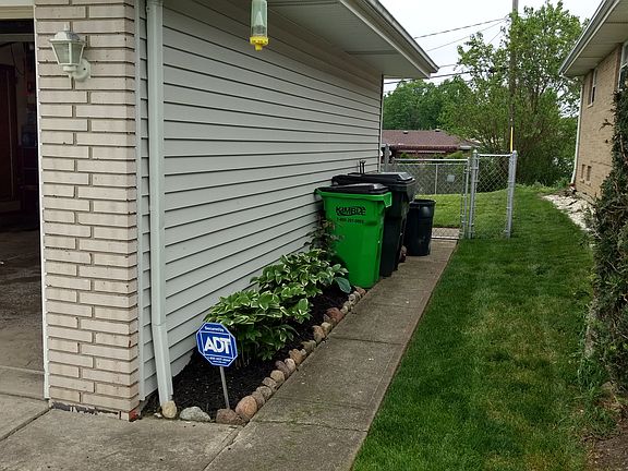 4th image of 6452 Farmington Dr