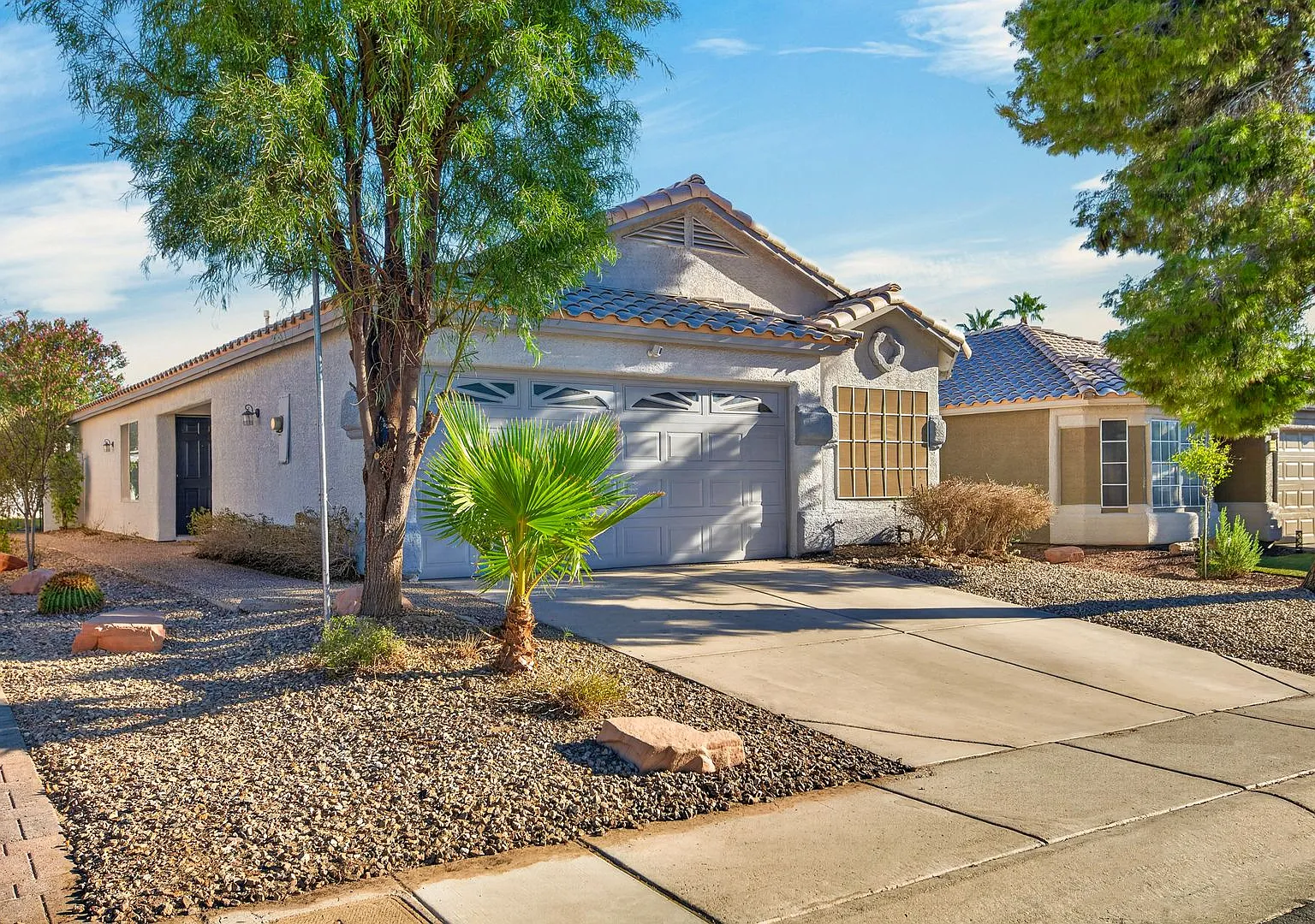 Beauty! Single-Story, 3 Bedrooms, 2 Bathrooms With 2-Car Garage — Photo 2