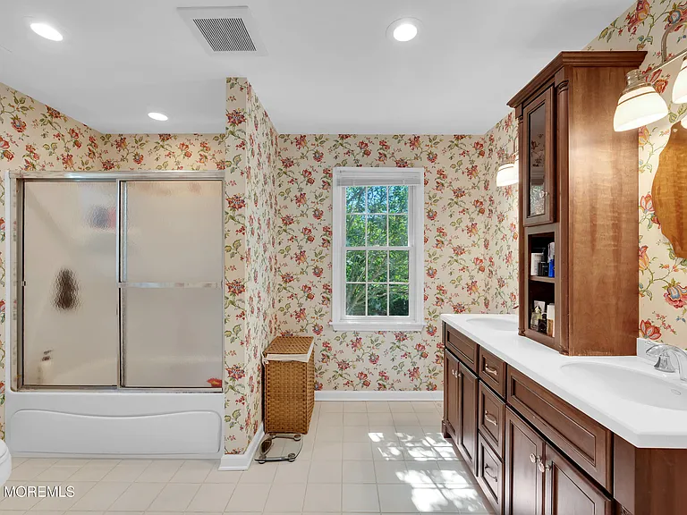 402 Morgan Pkwy — Photo 21