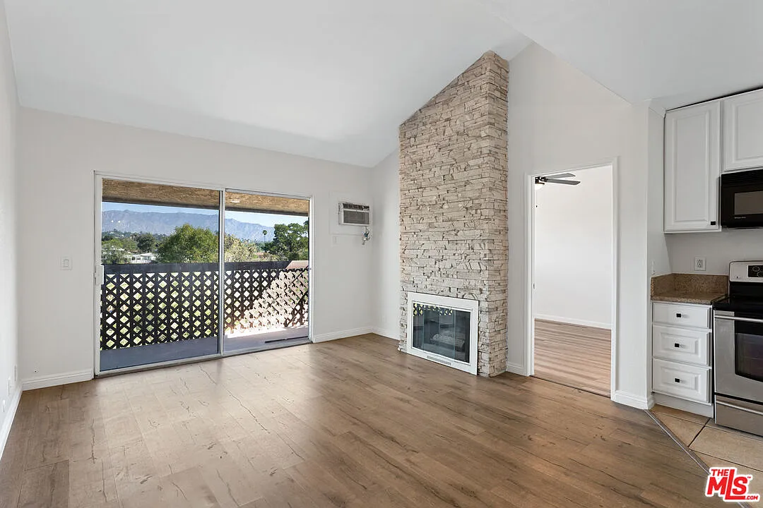 2 bed, 2.0 bath, 753 sqft, $3,350 — Photo 1
