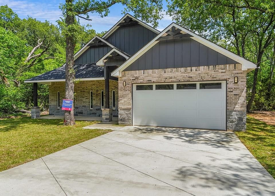 1st image of 108 Parkside Dr