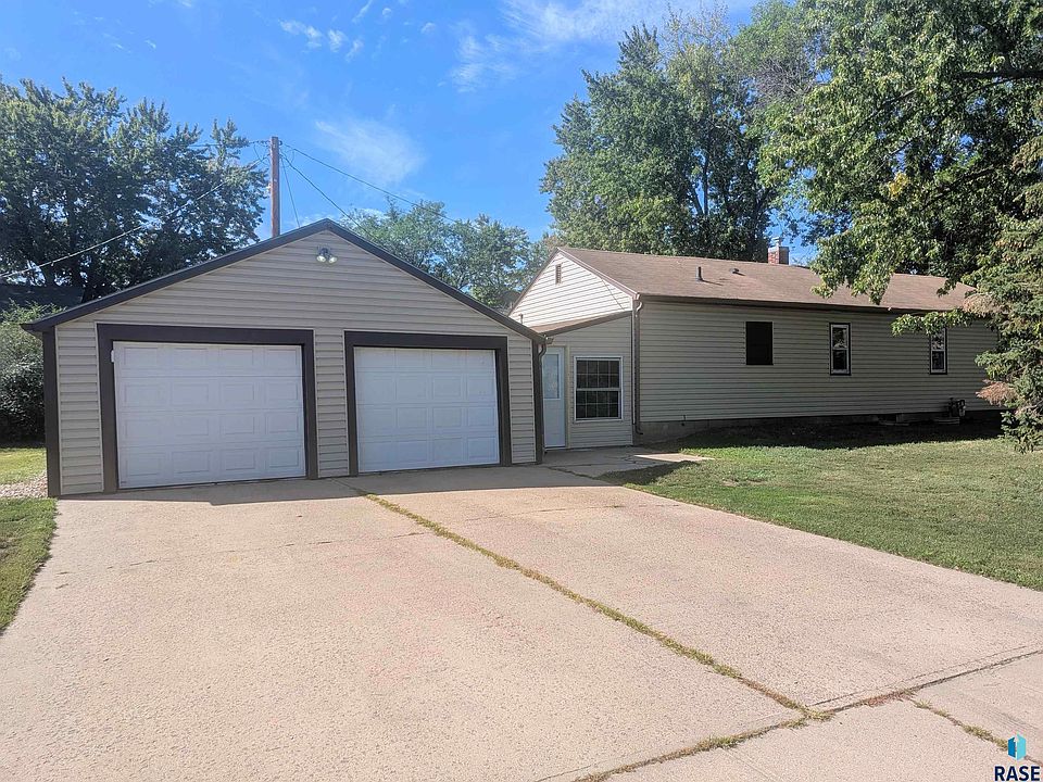 1st image of 1202 N Prairie Ave