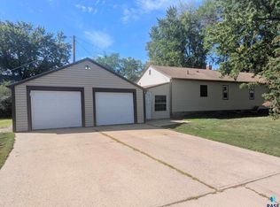 1202 N Prairie Ave, Sioux Falls, SD 57104