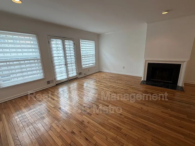 1406 Carrollsburg Pl SW — Photo 7