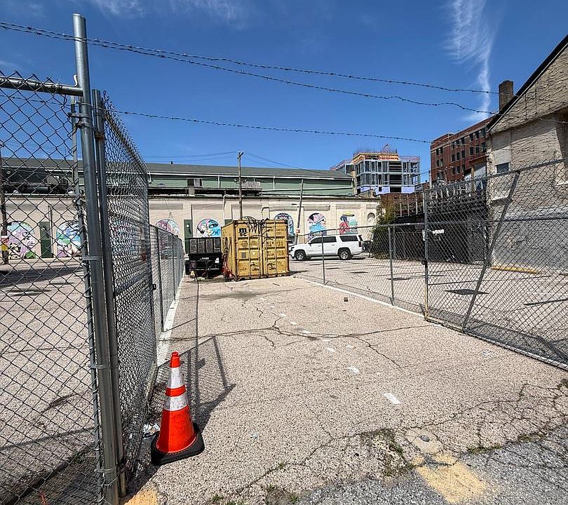 2nd image of 1019 Buttonwood St