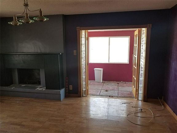 3rd image of 5733 Longview Cir